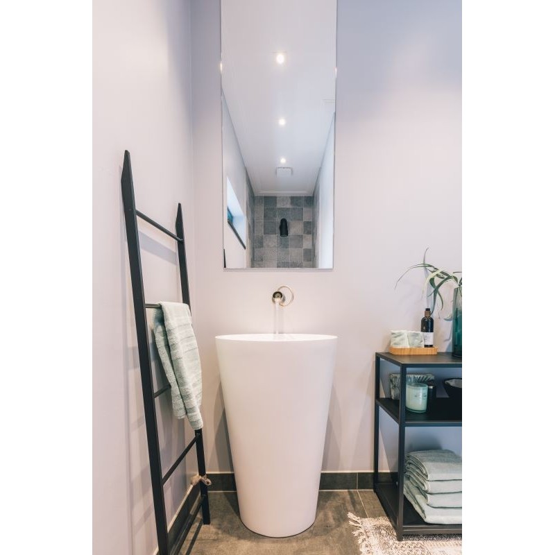 Baignoire 160cm avec un grand espace intérieur à poser en ilot à poser